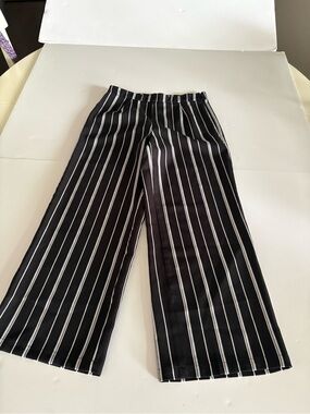 Ivy & Main Black White Stripe Wide-Leg Cropped Trousers, 23.5 Inseem